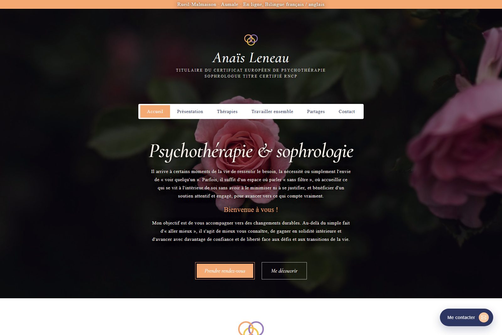 Accueil du site d’Anaïs Leneau, psychopraticienne et sophrologue : photographie florale sombre, titre Psychothérapie et sophrologie, site bilingue créé avec l’IA