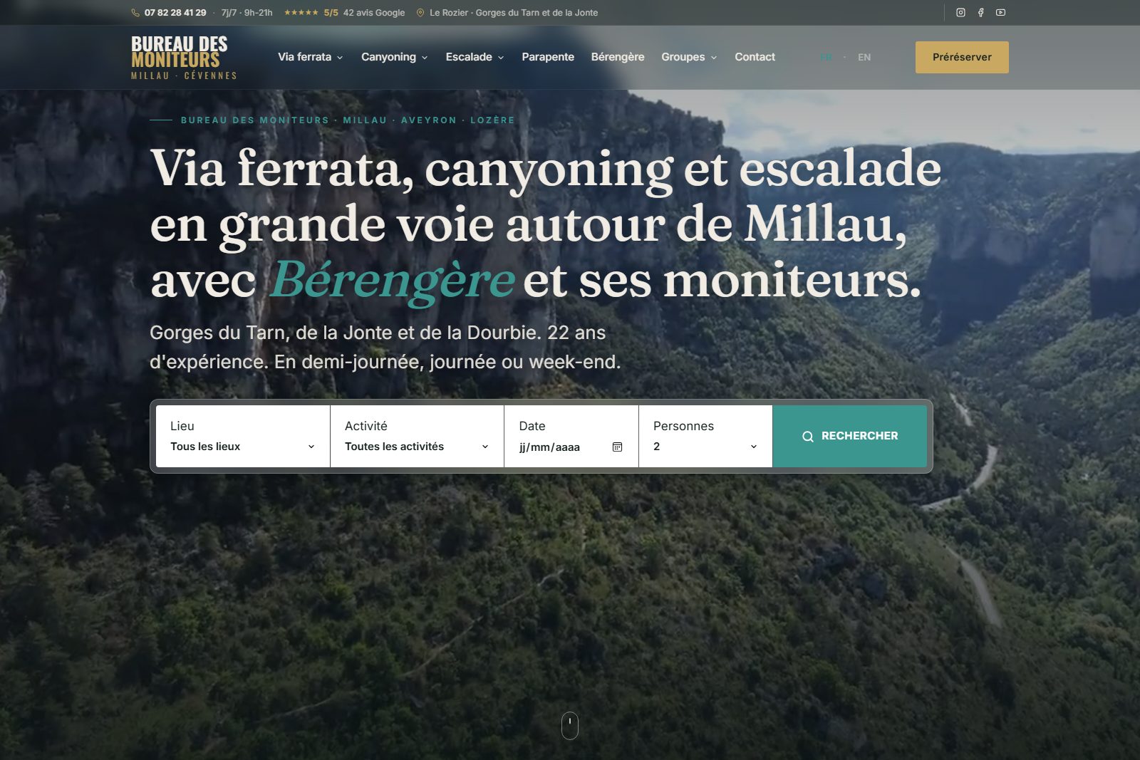 Accueil du Bureau des Moniteurs de Millau créé avec l’IA : vue aérienne des gorges du Tarn, recherche d’activités via ferrata, canyoning et escalade, site bilingue